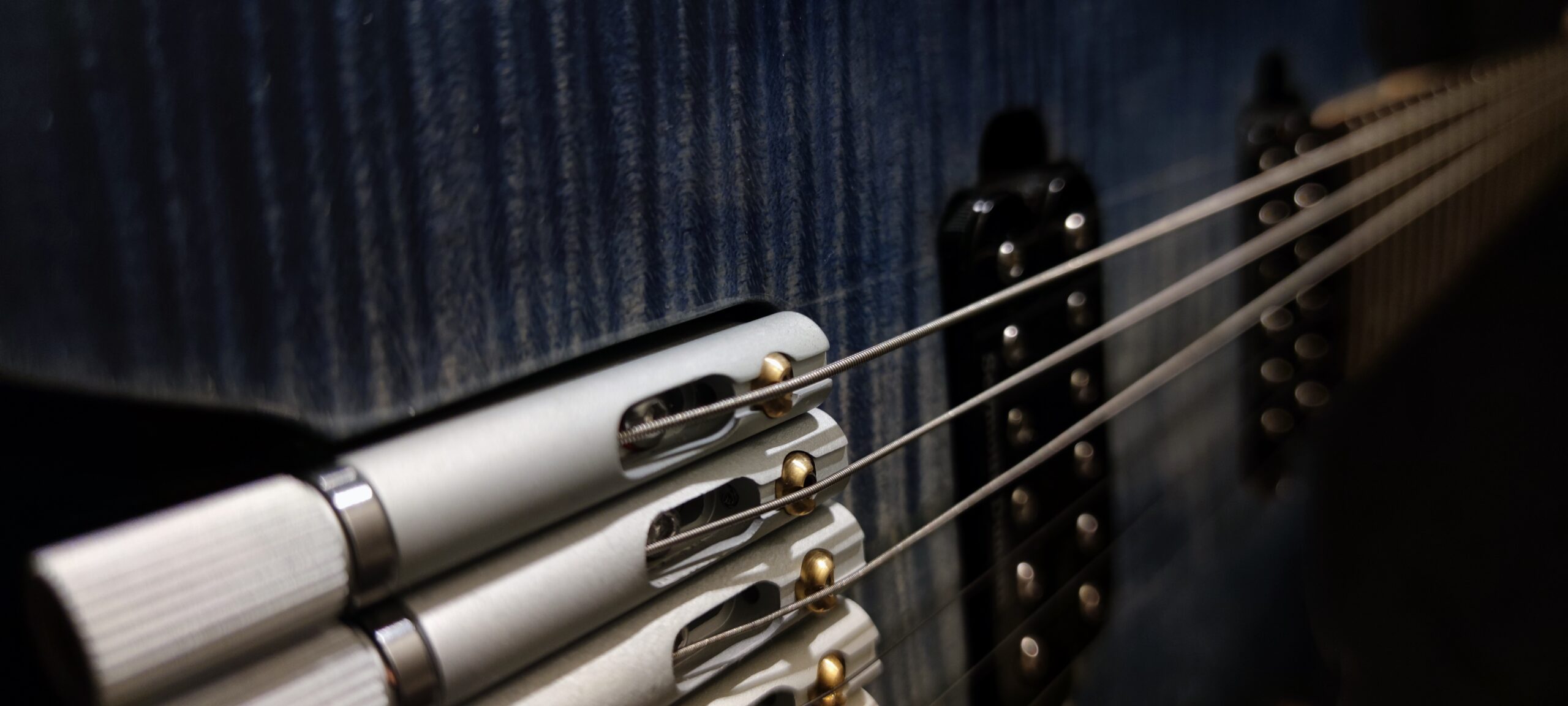 The Mugen model by Jiyu Guitars with bridge view