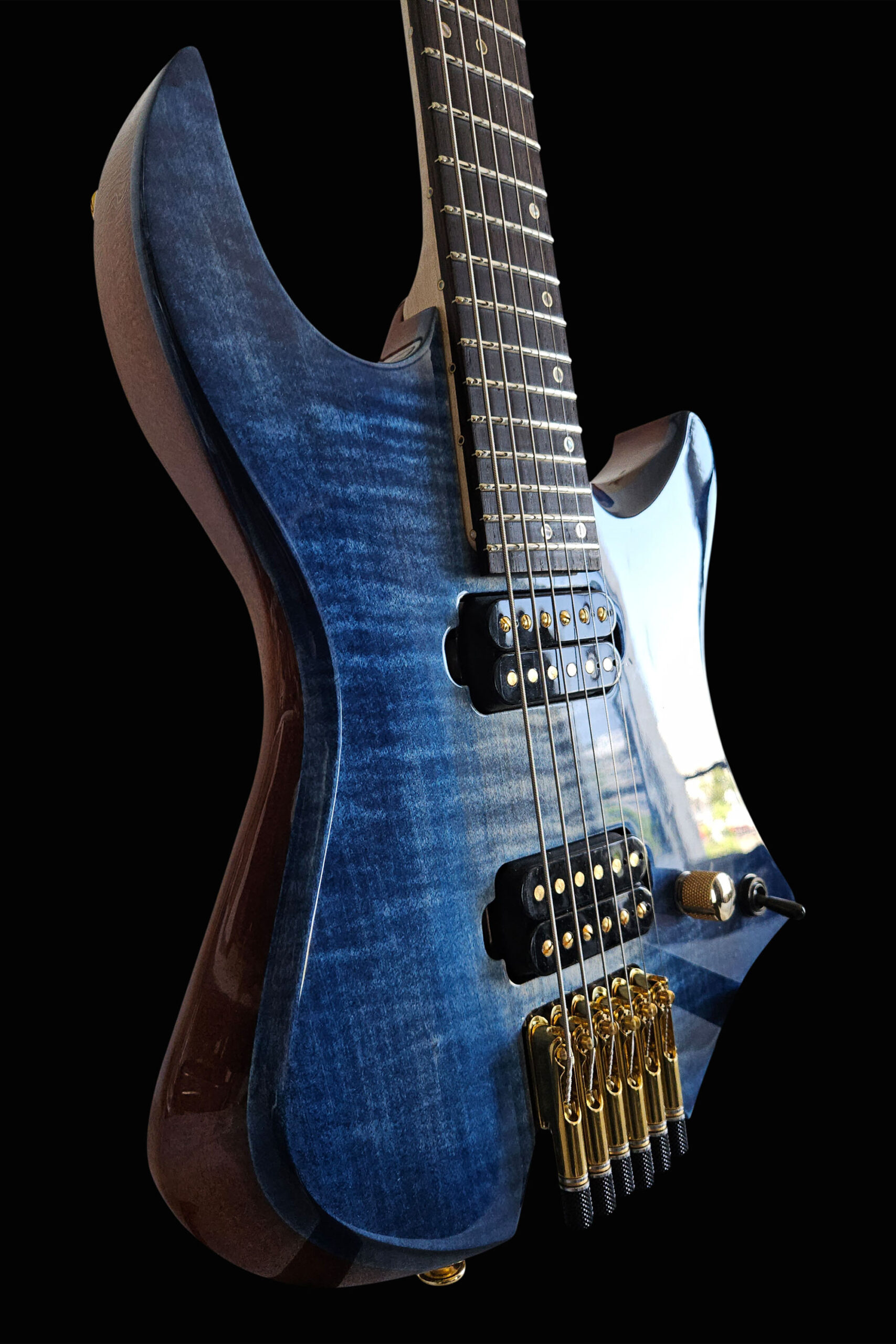 La Mugen est le la première guitare headless sur mesure dévelopée par Jiyu Guitars